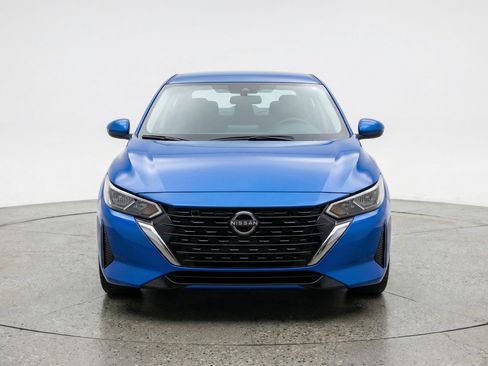 Used 2025 Nissan Sentra SV image 2