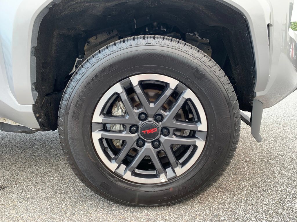 Used 2025 Toyota Tacoma TRD Sport AWD/4WD image 29
