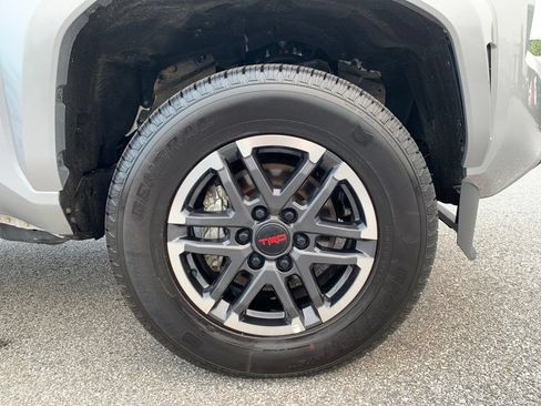 Used 2025 Toyota Tacoma TRD Sport AWD/4WD image 29