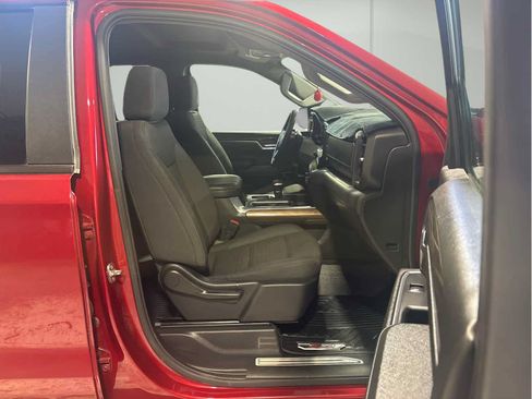 Used 2024 Chevrolet Silverado 1500 LT Trail Boss w/ Convenience Package II AWD/4WD image 16