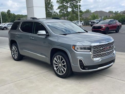 Used 2023 GMC Acadia Denali w/ Denali Ultimate Package FWD image 5