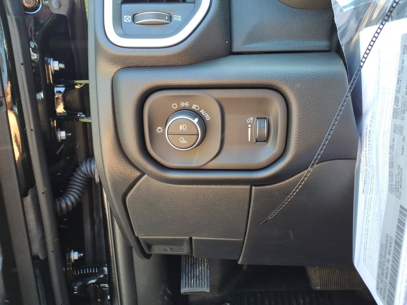 New 2027 RAM 3500 Big Horn AWD/4WD image 17
