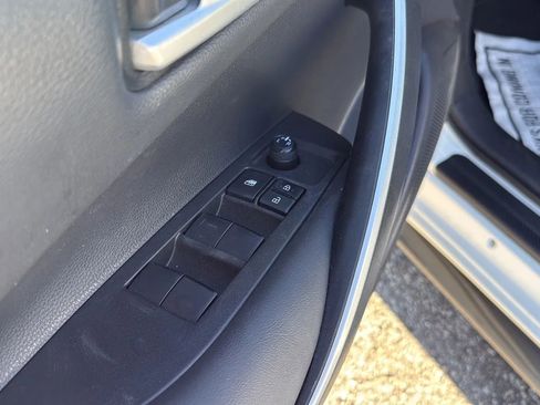 Used 2022 Toyota Corolla SE FWD image 13