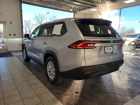 Used 2025 Toyota Grand Highlander AWD image 7