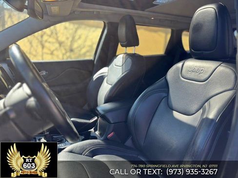 Used 2019 Jeep Cherokee Limited image 15