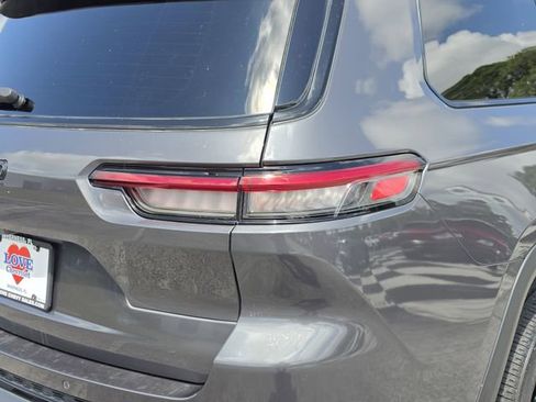Used 2021 Jeep Grand Cherokee L Laredo RWD image 10