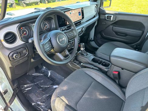 Used 2026 Jeep Wrangler Unlimited Sport AWD/4WD image 19