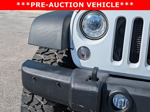 Used 2017 Jeep Wrangler Unlimited Rubicon w/ Connectivity Group image 9