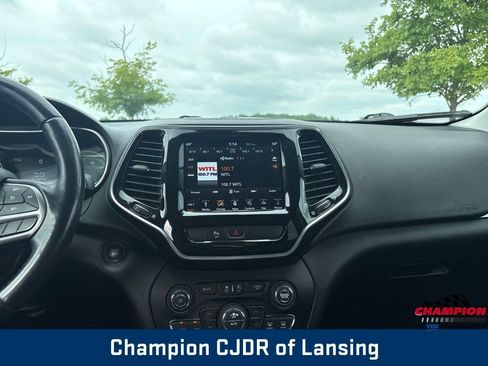 Used 2019 Jeep Cherokee Limited AWD/4WD image 3