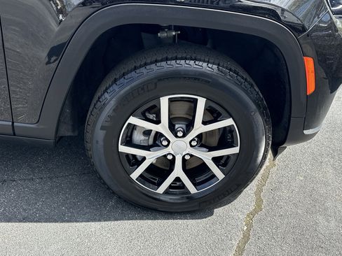 Used 2025 Jeep Grand Cherokee L Limited image 15