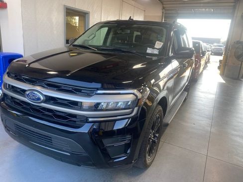 Used 2024 Ford Expedition XLT AWD/4WD image 2