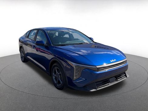 Used 2025 Kia K4 LXS image 1