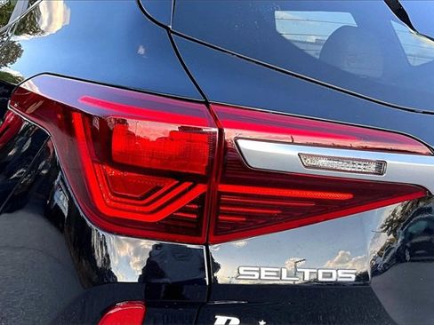 Used 2023 Kia Seltos EX image 23