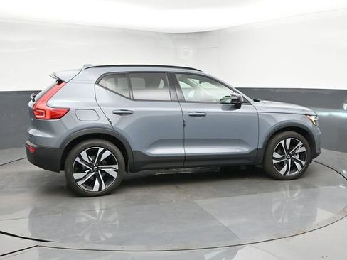 Used 2023 Volvo XC40 B5 Plus w/ Protection Package Premier AWD/4WD image 9