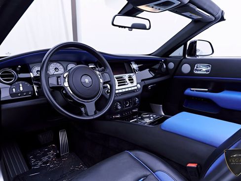 Used 2019 Rolls-Royce Dawn RWD image 2