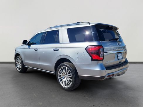 Used 2024 Ford Expedition Limited image 3