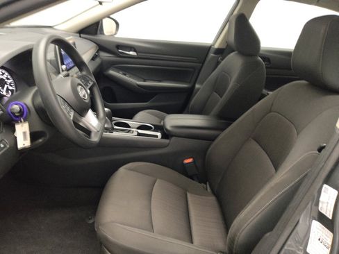 Used 2024 Nissan Altima 2.5 SV image 17