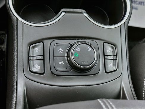 Used 2024 GMC Terrain SLT AWD/4WD image 18
