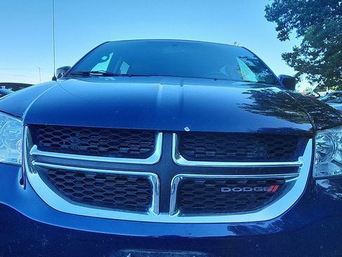 Used 2017 Dodge Grand Caravan SXT w/ Driver Convenience Group FWD image 11