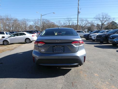 Used 2021 Toyota Corolla LE image 6
