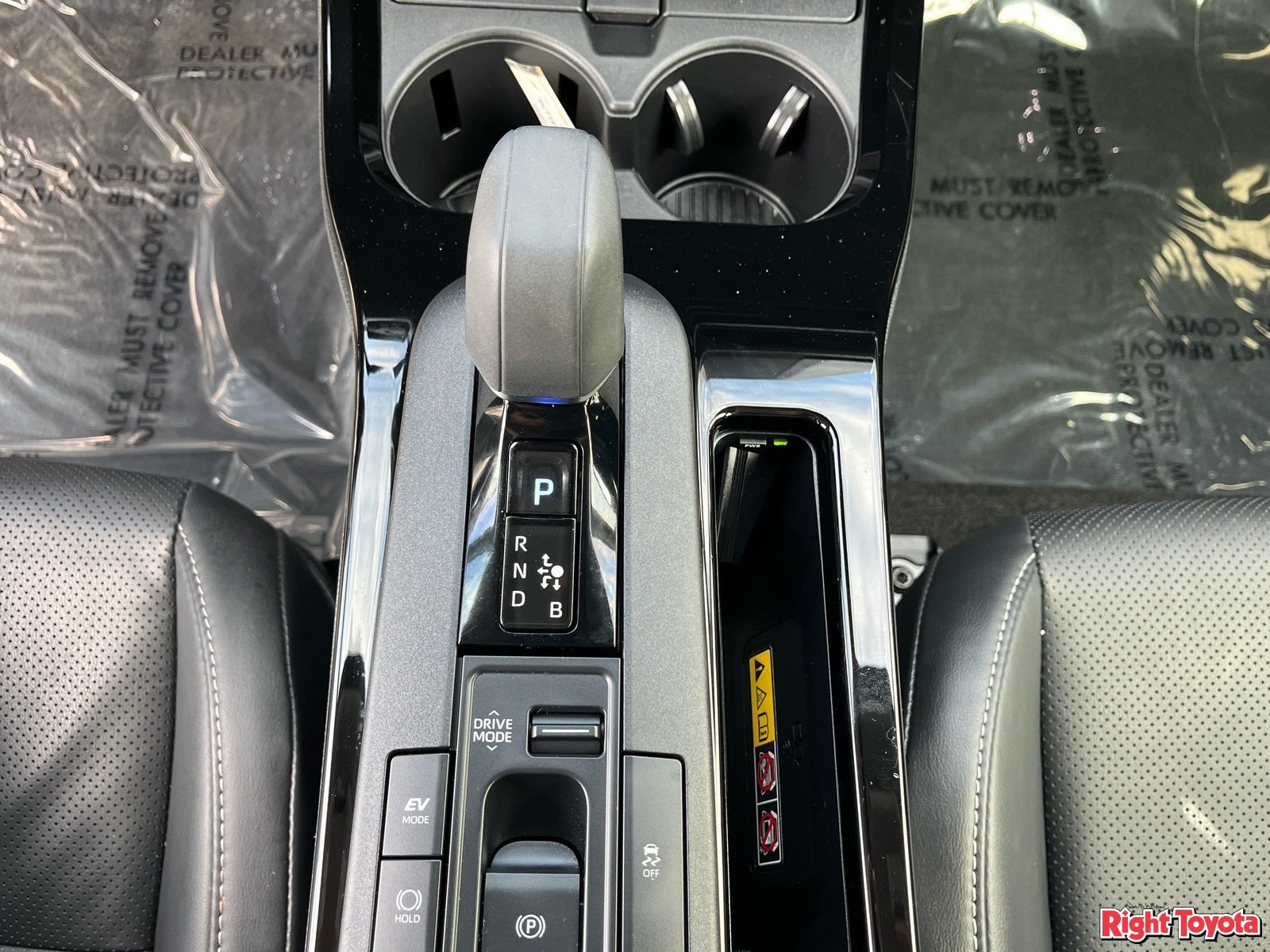Certified 2024 Toyota Prius XLE FWD image 30