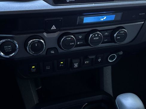 Used 2022 Toyota Tacoma TRD Off-Road image 22