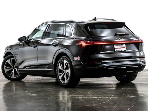 Used 2024 Audi Q8 e-tron Premium Plus image 12