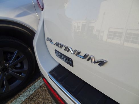 Certified 2022 Ford Explorer Platinum w/ Equipment Group 601A image 7