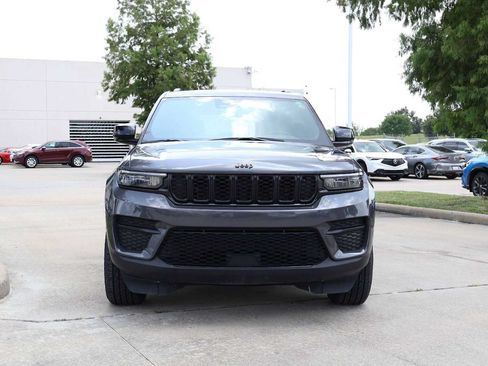 Used 2024 Jeep Grand Cherokee Altitude AWD/4WD image 6