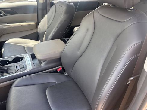 Used 2026 Kia Carnival FWD image 37