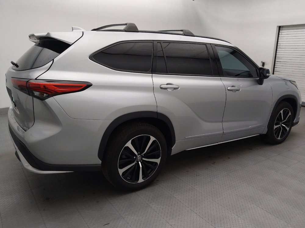 Used 2021 Toyota Highlander XSE AWD/4WD image 10