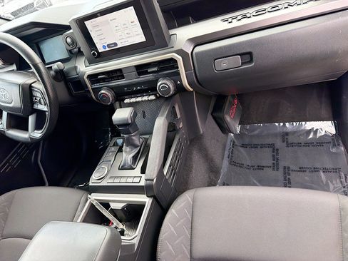 Used 2025 Toyota Tacoma SR5 RWD image 33