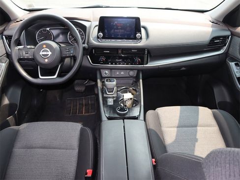 Certified 2022 Nissan Rogue SV image 17