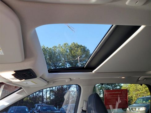 Certified 2025 Nissan Rogue SL w/ SL Premium Package image 4