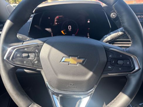 Used 2025 Chevrolet Trax LT w/ LT Convenience Package image 27