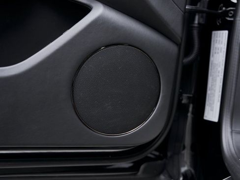 Used 2025 Bentley Flying Spur Plug-In Hybrid image 35