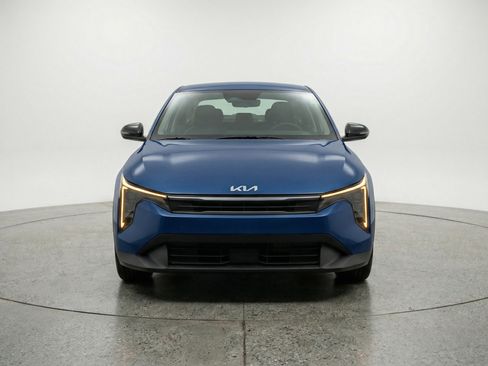 Used 2025 Kia K4 FWD image 2