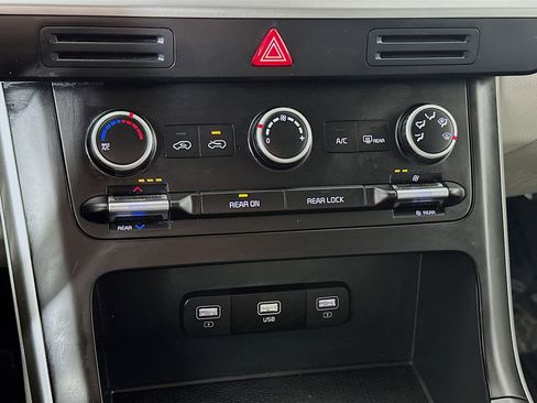 Certified 2024 Kia Carnival LX image 15