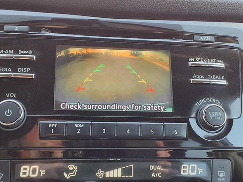 Used 2016 Nissan Rogue SV image 19