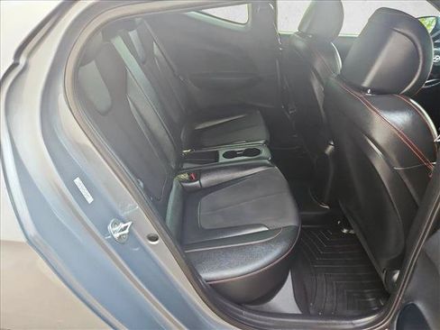 Used 2020 Hyundai Veloster Turbo FWD image 21