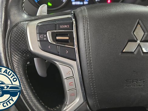 Used 2018 Mitsubishi Outlander SEL image 12