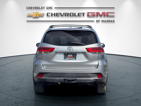 Used 2018 Toyota Highlander XLE AWD/4WD image 4