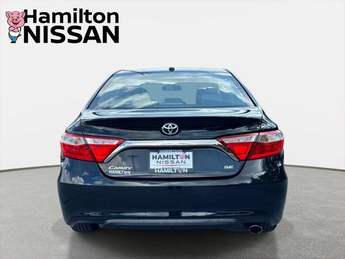 Used 2016 Toyota Camry SE w/ Moonroof Package FWD image 3
