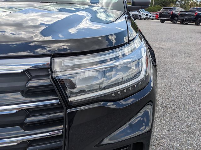 Used 2025 Ford Explorer Active RWD image 9