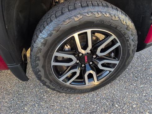 Used 2024 GMC Sierra 1500 AT4 w/ Technology Package image 8