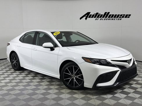 Used 2021 Toyota Camry SE image 1