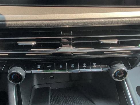 Used 2026 Chevrolet Traverse LT AWD/4WD image 25