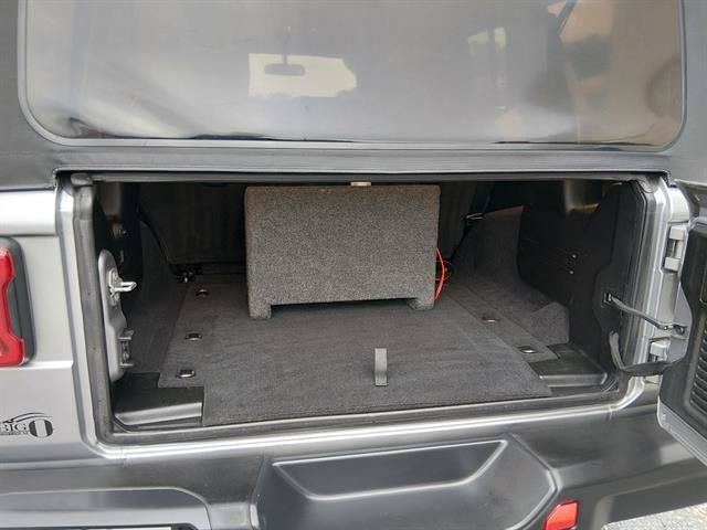 Used 2019 Jeep Wrangler Unlimited Rubicon w/ Steel Bumper Group AWD/4WD image 12