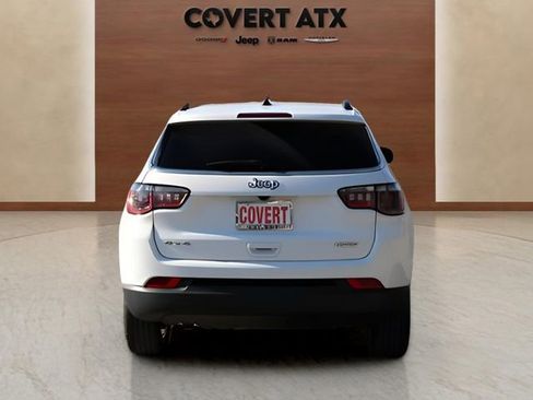 Used 2024 Jeep Compass Latitude image 4