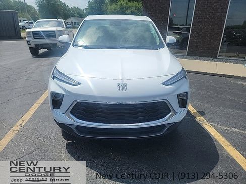 Used 2025 Buick Encore GX Preferred AWD/4WD image 8